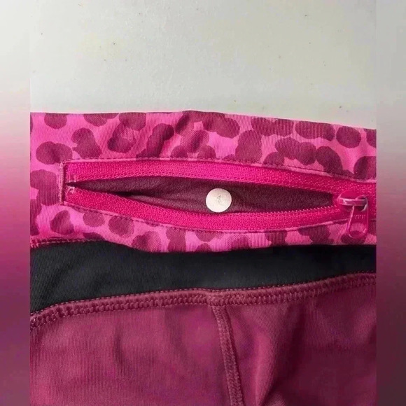 Lululemon Run Inspire Crop II Dashing Purple Ace Spot Jewelled Magenta Size 4 - Picture 2 of 7